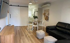 'Rocks Retreat' - Dunbar Court Unit 2 - Renovated & Centrally Located